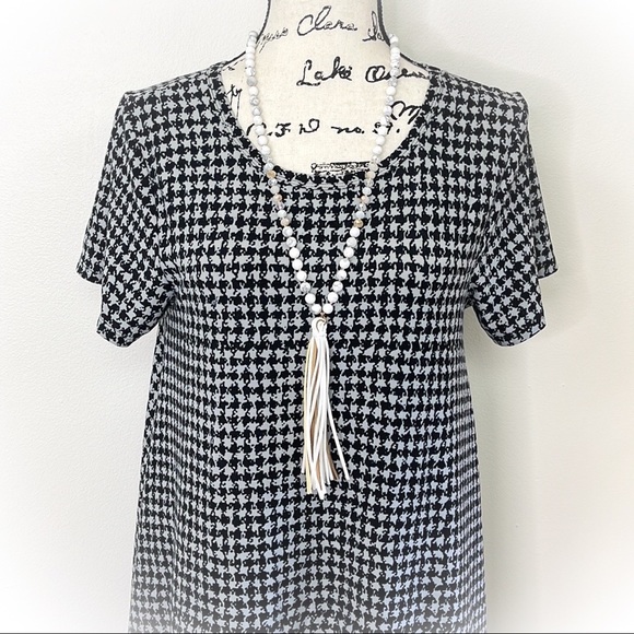 💕Beautiful & fun houndstooth Lularoe Carly Swing Dress💕 - Picture 5 of 10